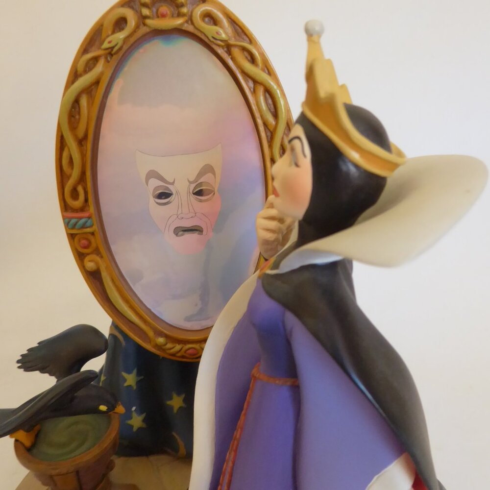 NEW 2000 LE #977/2500 WALT DISNEY GALLERY SNOW WHITE EVIL QUEEN PORCELAIN FIGURE - Picture 10 of 16